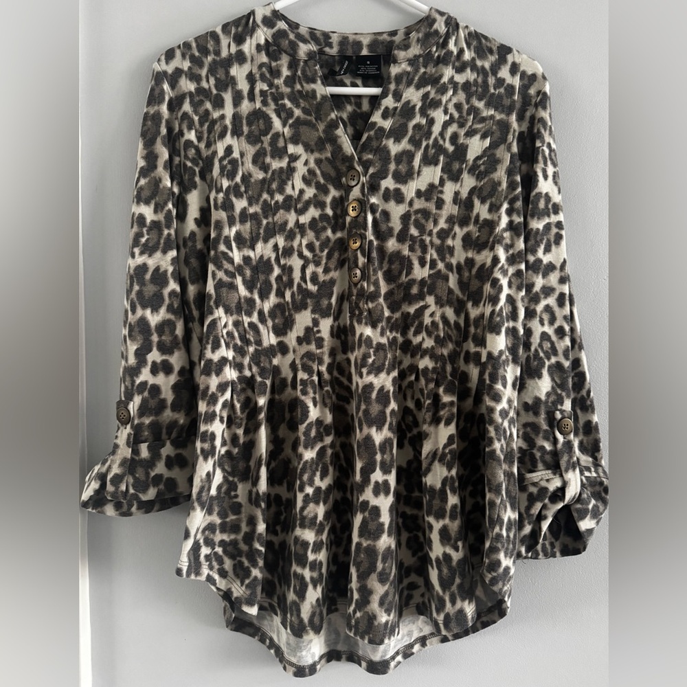 New  Directions Leopard Print Top Small Roll Tab Sleeve Soft Stretch Blouse